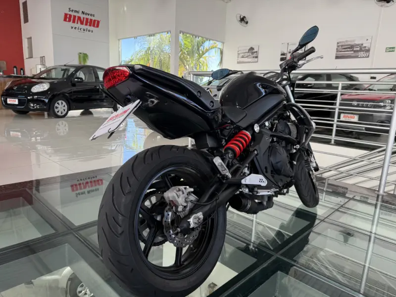 ER-6N 650 - Foto
