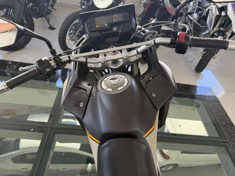 XRE 300 - Foto