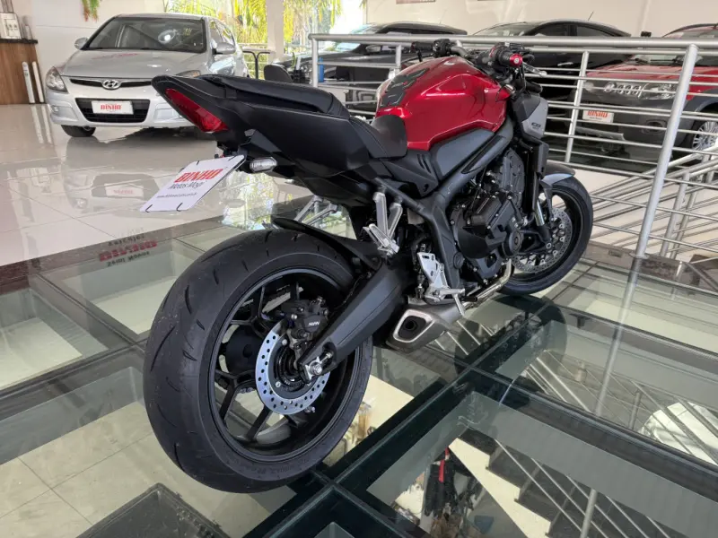 CB 650 R - Foto