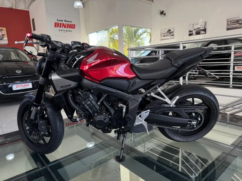 CB 650 R - Foto