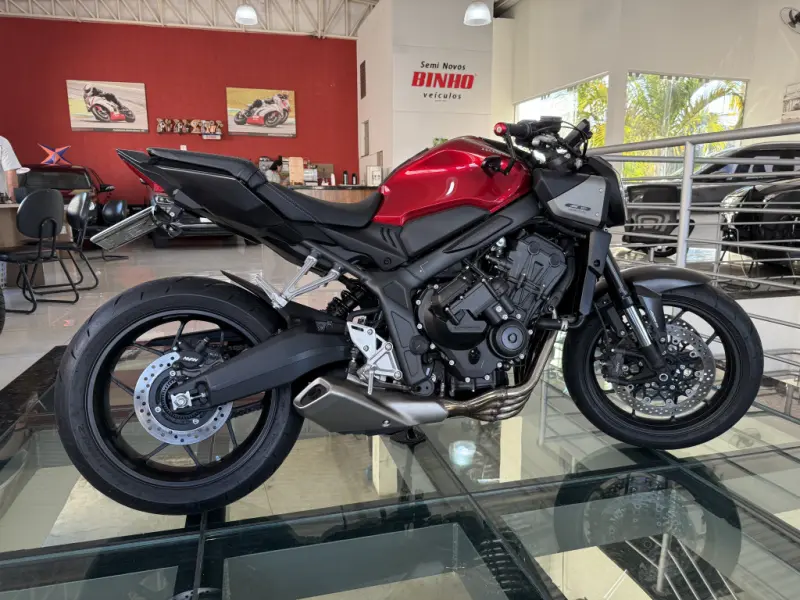 CB 650 R - Foto