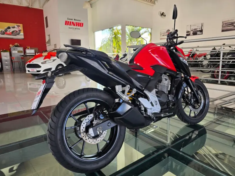 CB 300 F Twister - Foto