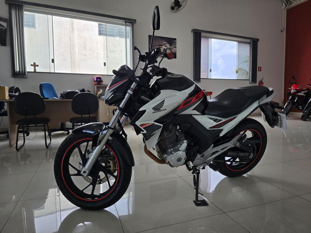 CB 250 F Twister - Foto